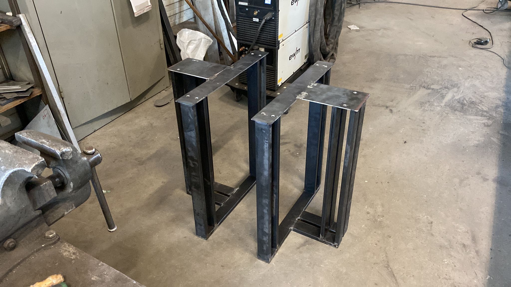 Pata de mesa especial - vista lateral