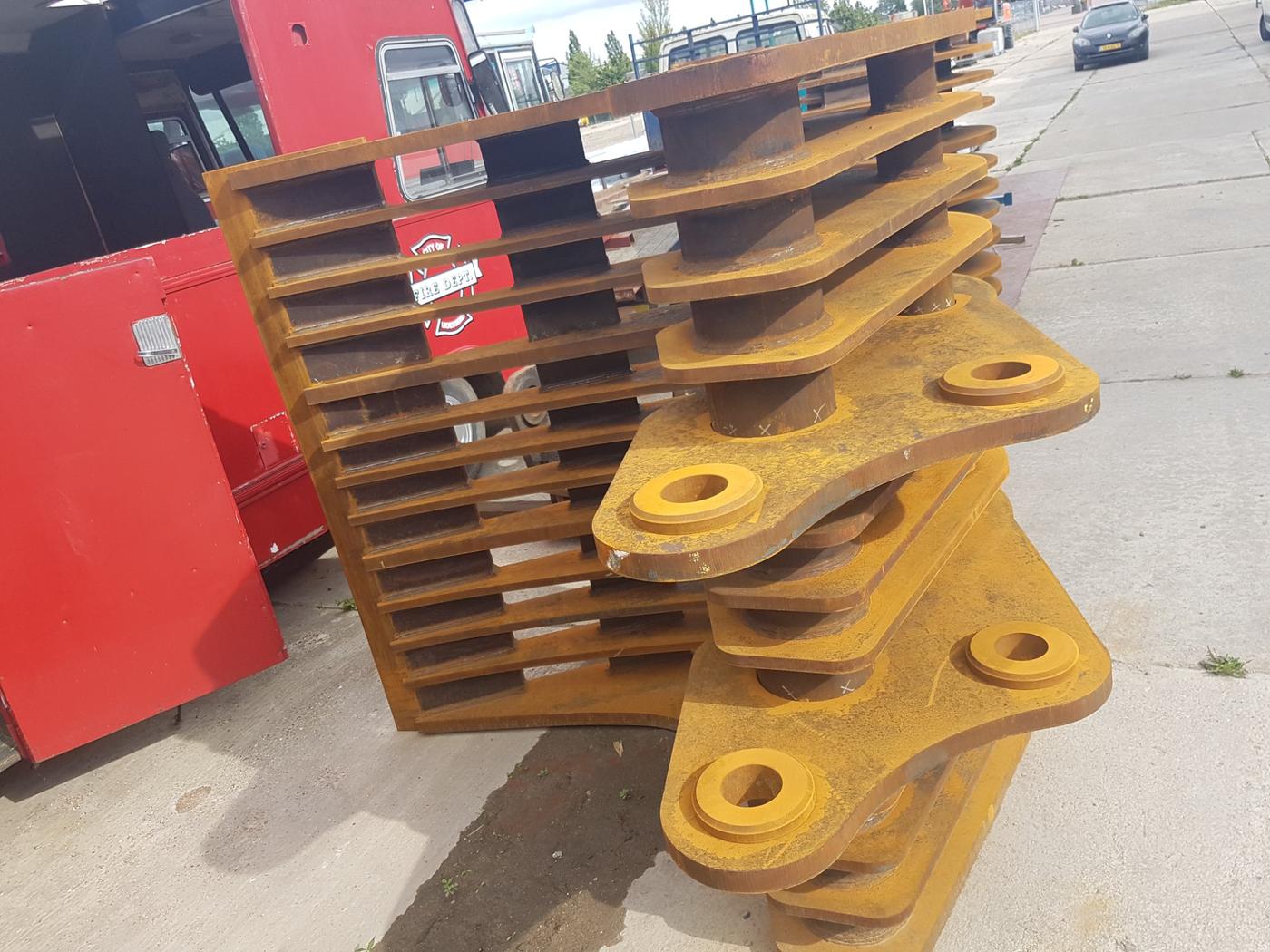 Cucharón de escombros 2m³ - Perfil lateral