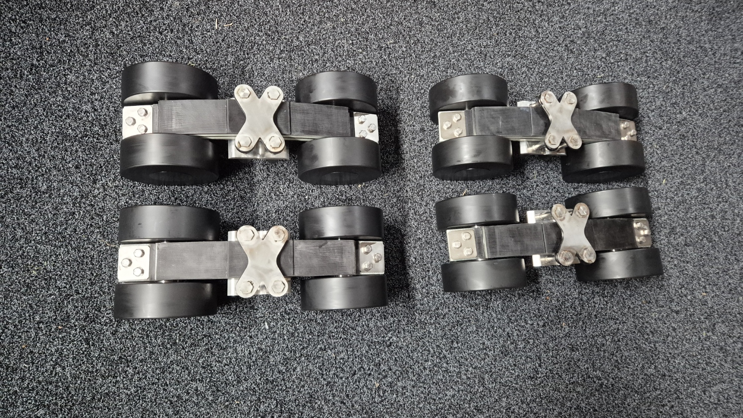 Detalle juego de ruedas con ruedas de rodamiento